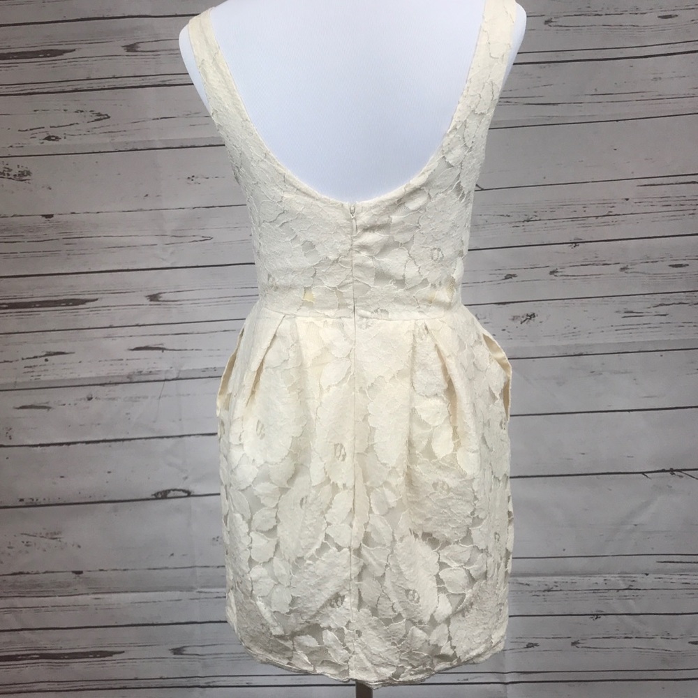 Cream gold lace pouf dress size small - Picture 2 of 5